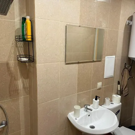 Apartman Simple And Affordable In With Available Parking Space